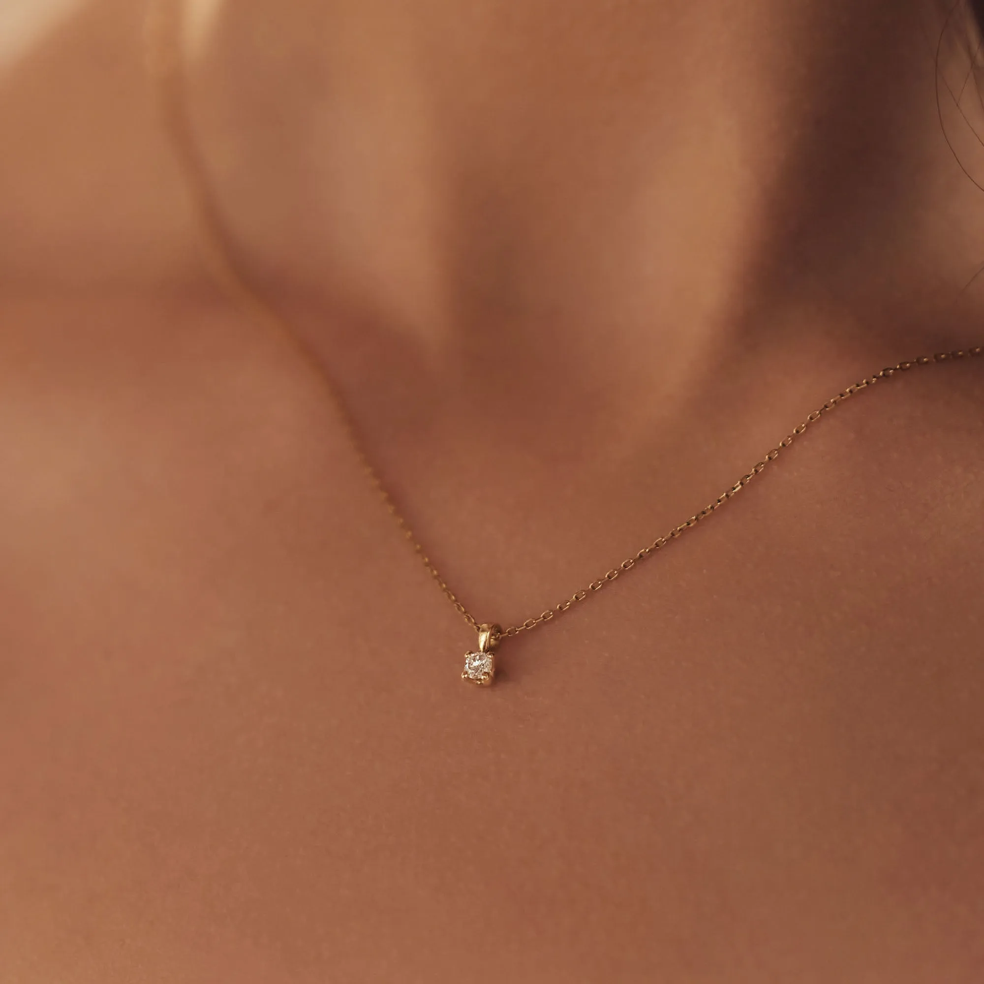 De la Paix Celesse 14 karat gold necklace with diamond 0.07 carat