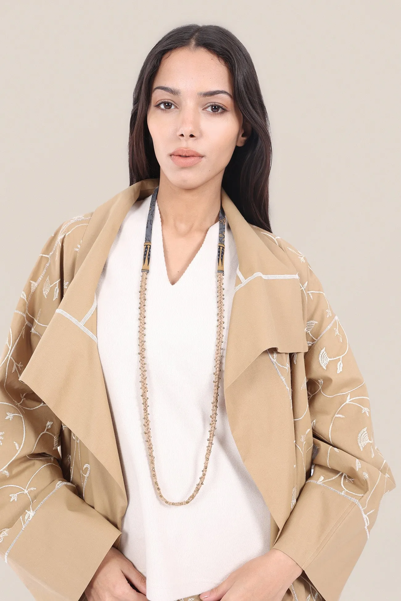 Long embroidered cotton-wool necklace